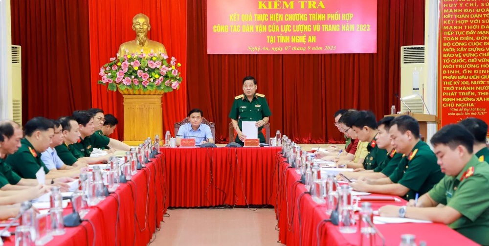 Toàn cảnh buổi làm việc