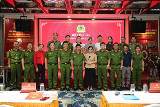 Các đại biểu tại lễ triển khai
