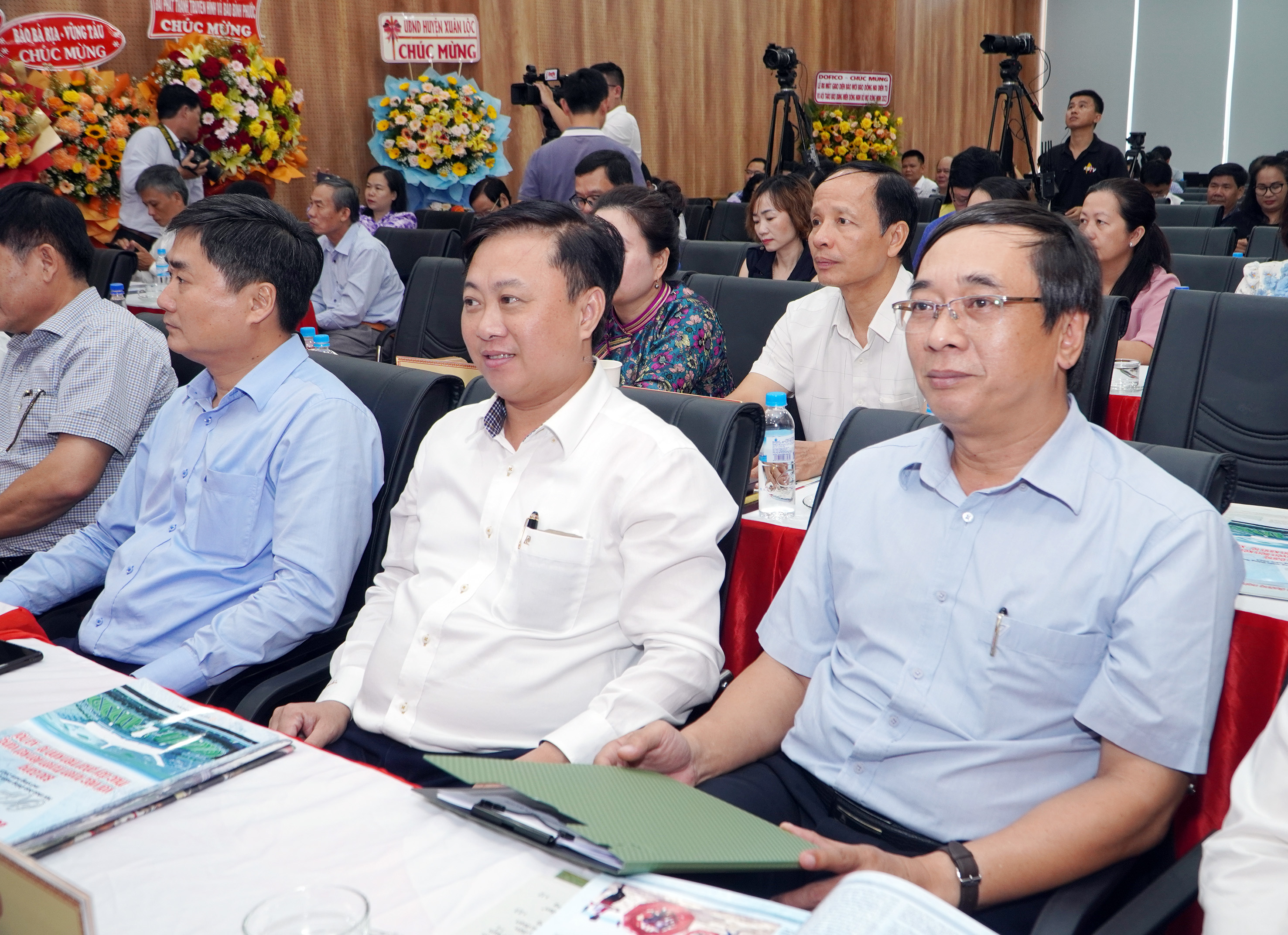 Ông Trương Đức Nghĩa, Phó Tổng Biên tập Báo Bà Rịa-Vũng Tàu và lãnh đạo các cơ quan báo chí tham dự Hội thảo.