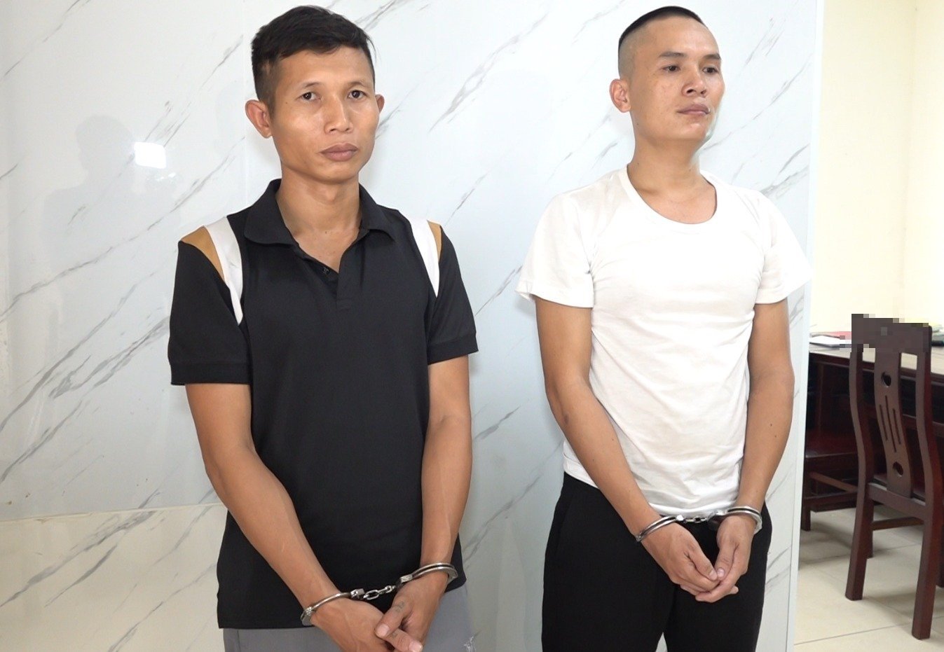Đối tượng Nguyễn Quốc Dũng (trái) và Trần Văn Mười