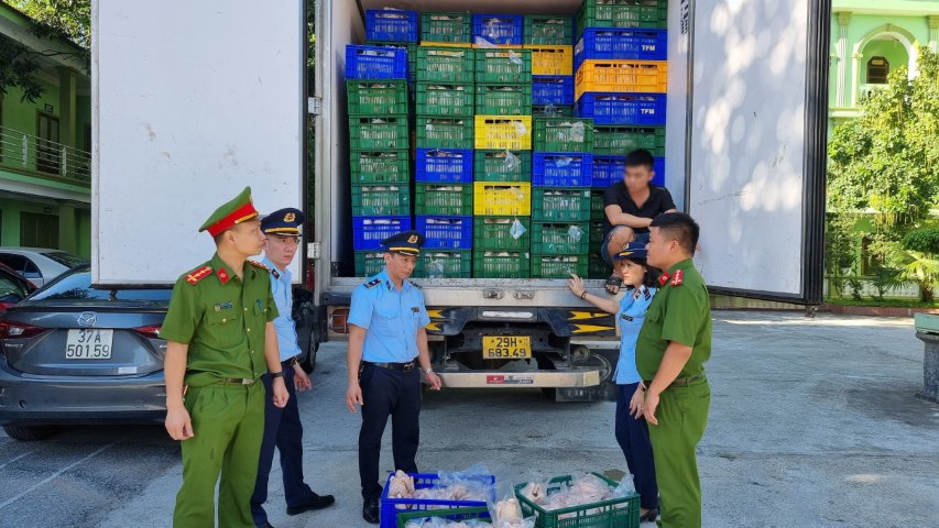 Lực lượng chức năng kiểm đếm tang vật