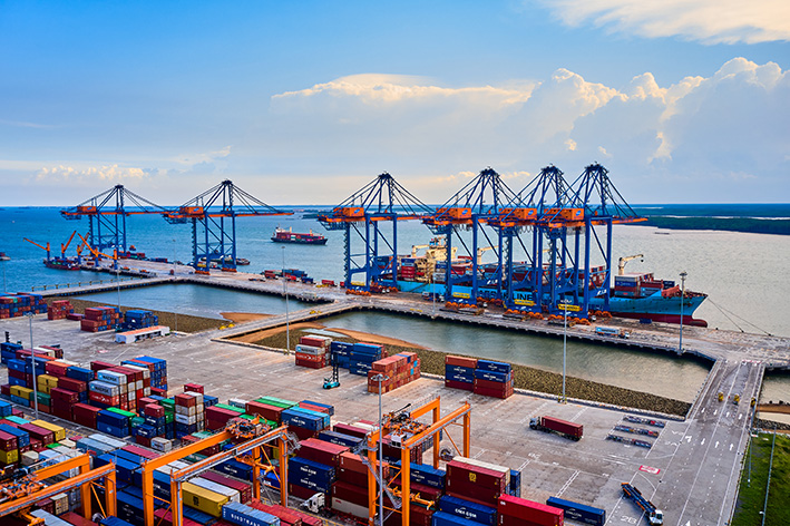 Cụm cảng CM-TV nhìn từ cảng Gemalink - cảng nước sâu duy nhất tại khu vực CM-TV có bến chuyên dụng cho tàu feeder kết nối các nước khu vực châu Á với các địa phương trong nước.