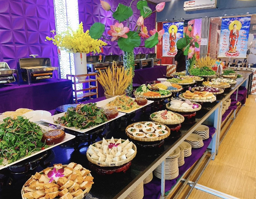 Các món chay được bày trí đẹp mắt tại Nhà hàng ẩm thực chay Quan âm Liên Thọ.