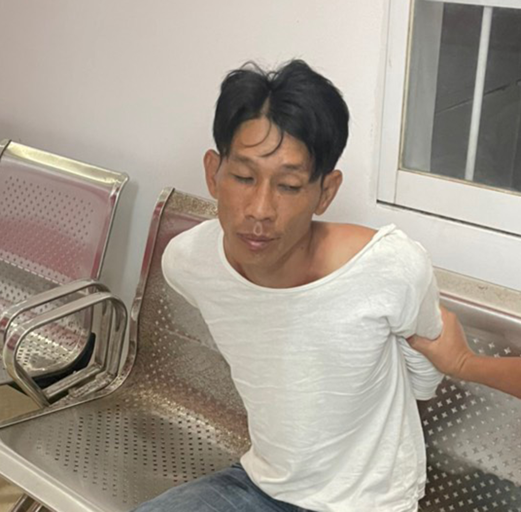 Nghi phạm bị bắt khi đang lẩn trốn tại khách sạn H.S, phường Nguyễn An Ninh (TP.Vũng Tàu)