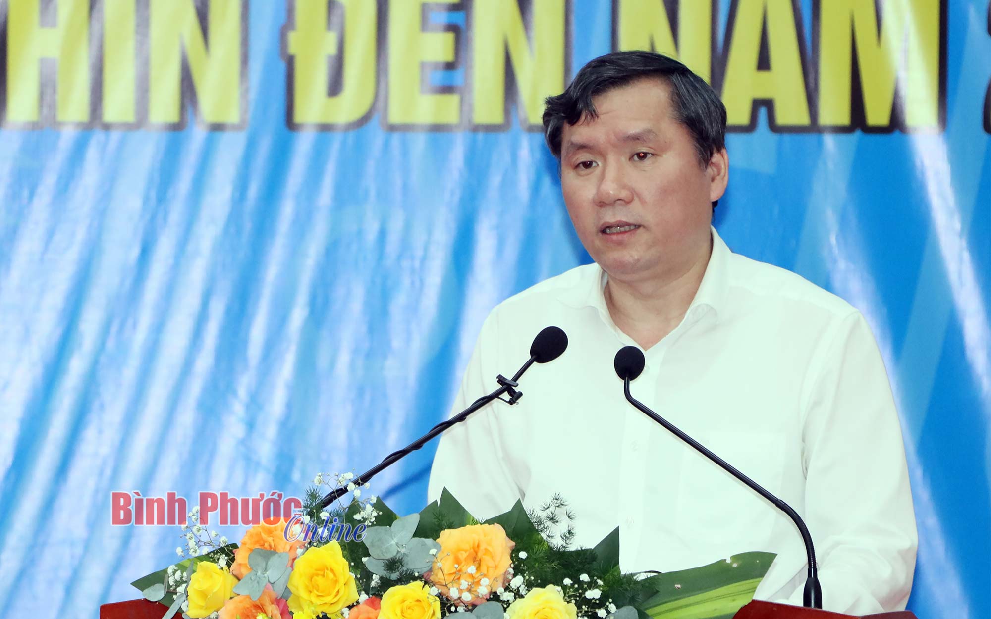 Giáo sư, Tiến sĩ Lê Văn Lợi, Phó Giám đốc Học viện Chính trị Quốc gia Hồ Chí Minh phát biểu tổng kết hội thảo