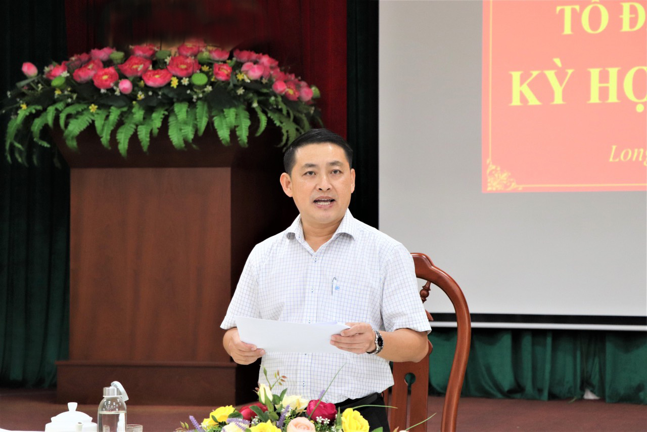 Ông Huỳnh Sơn Tuấn, Bí thư Huyện ủy Long Điền nhất trí cao với Đề án Nghiên cứu thực trạng, tiềm năng và đề xuất giải pháp phát triển thương mại - dịch vụ và du lịch huyện Long Điền đến năm 2030, tầm nhìn đến năm 2050.