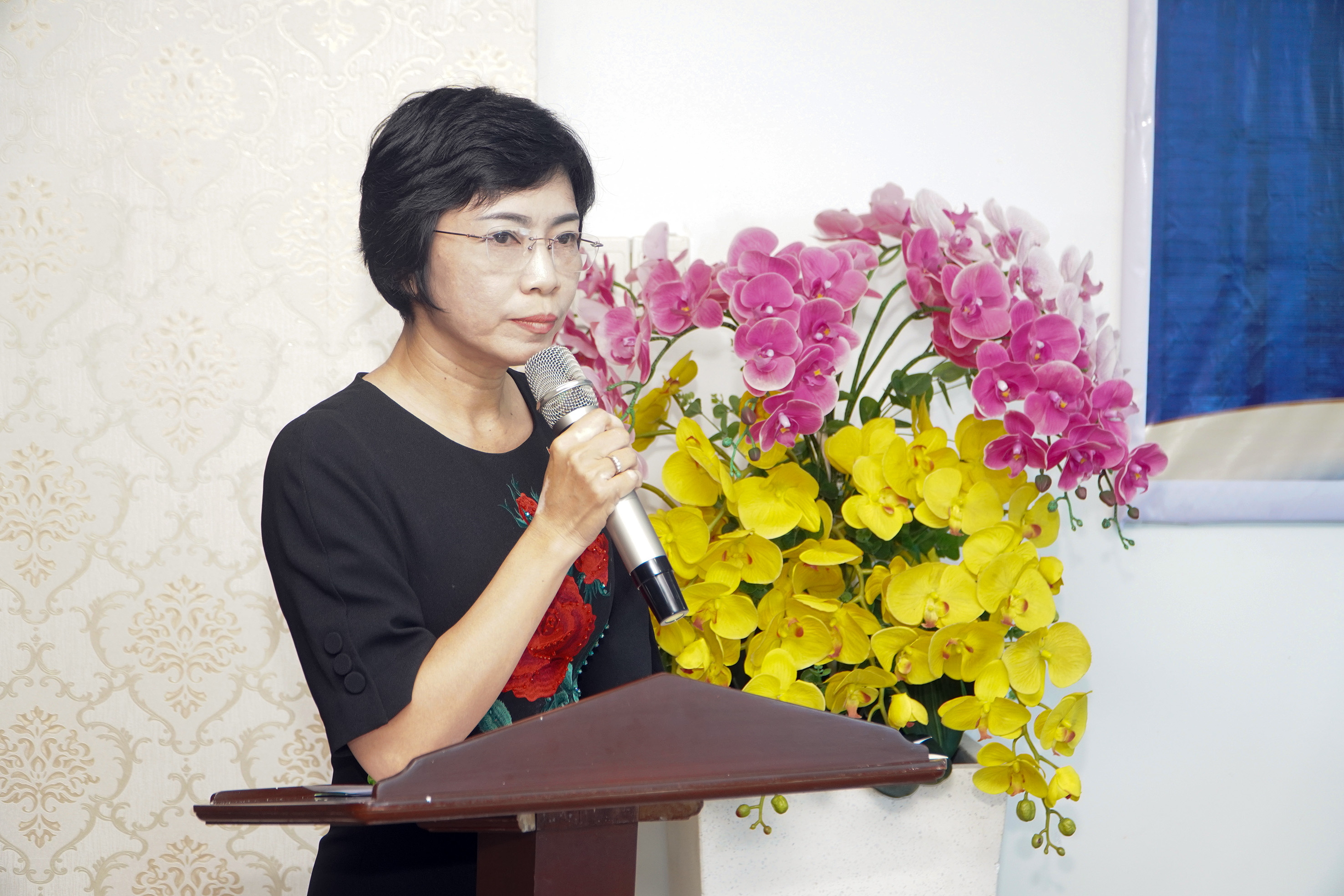Bà Lê Thị Thanh Bình, Phó Bí thư Thường trực Thành ủy, Chủ tịch HĐND TP. Vũng Tàu phát biểu tại buổi cà phê doanh nhân.