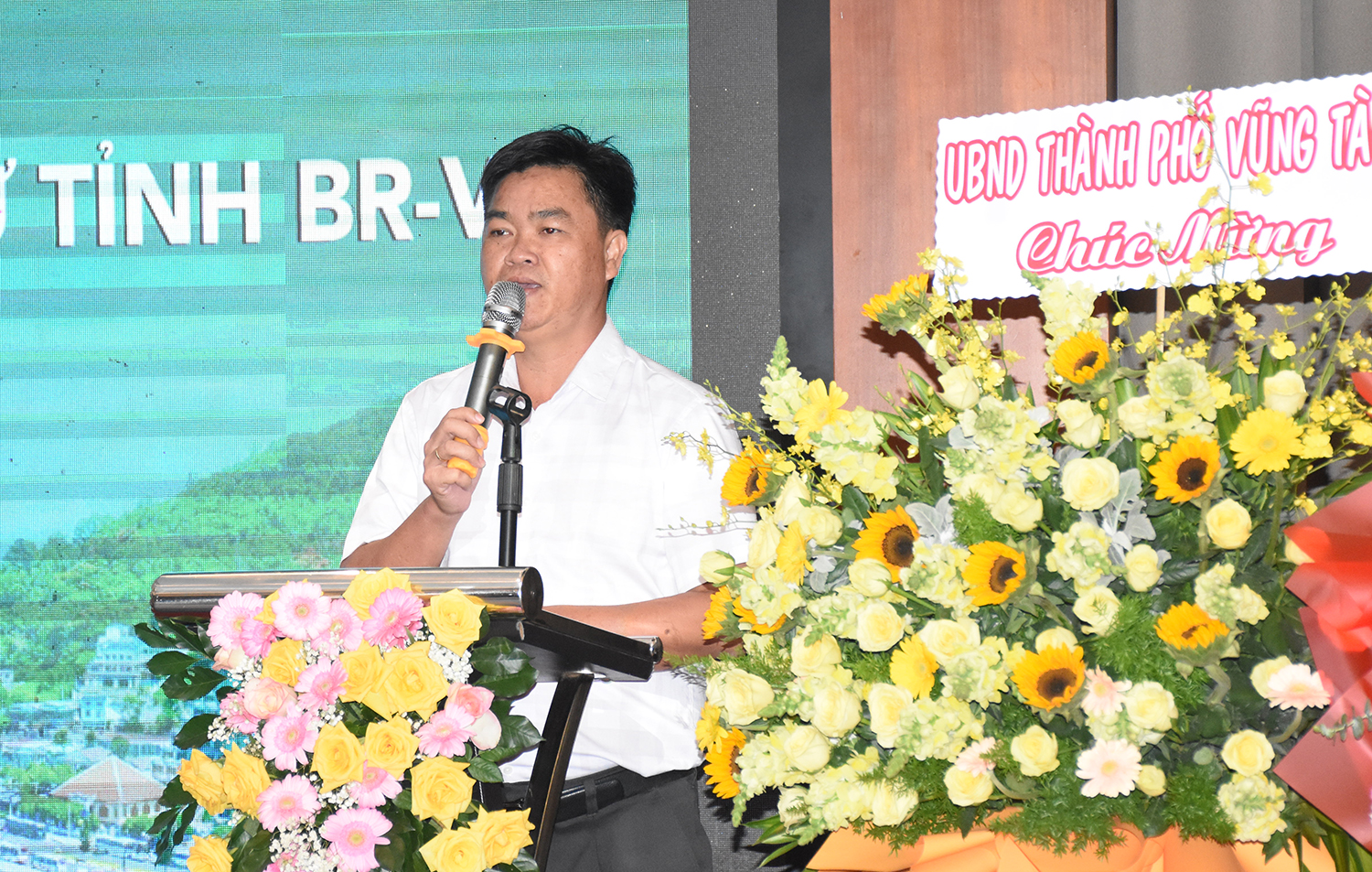 Phát biểu tại buổi lễ, ông Lê Văn Minh đánh giá cao những đóng góp của Hội KTS tỉnh đối với sự phát triển của địa phương