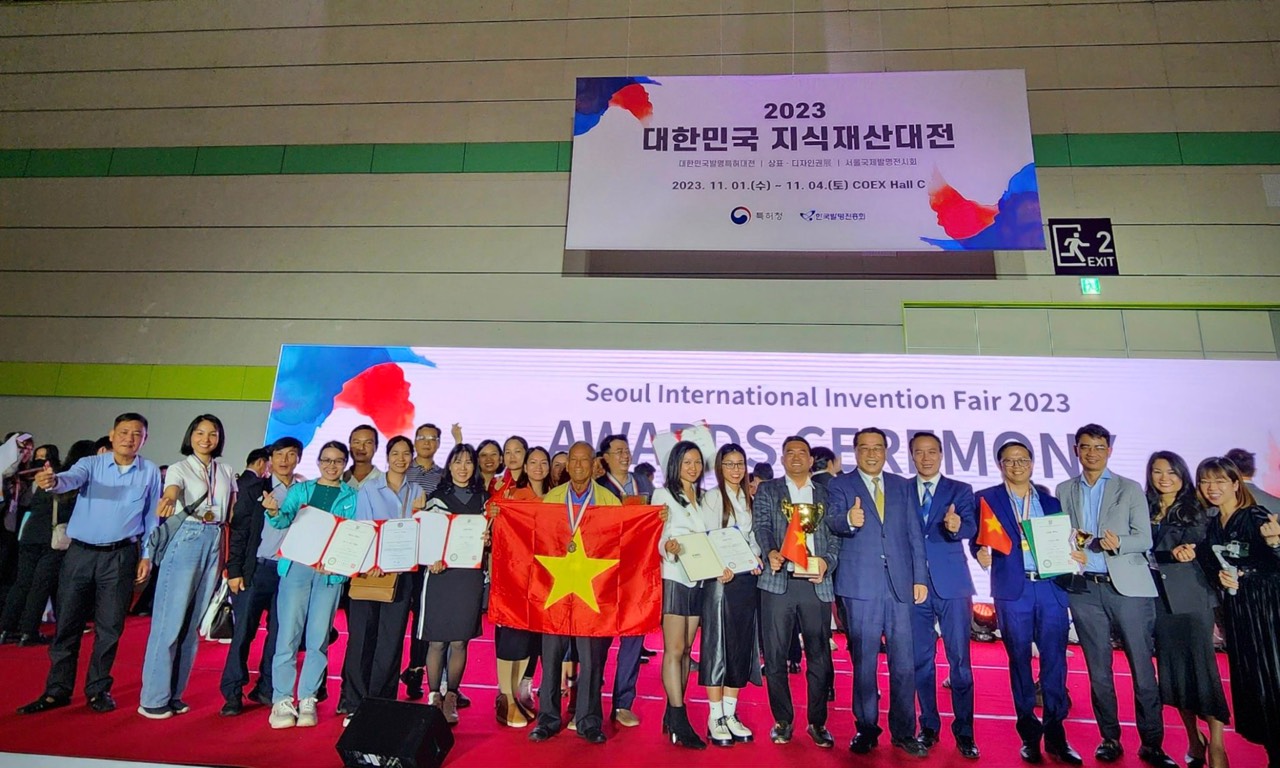 Đoàn Việt Nam tham dự triển lãm và hội thi sáng tạo khoa học công nghệ tại Hàn Quốc
