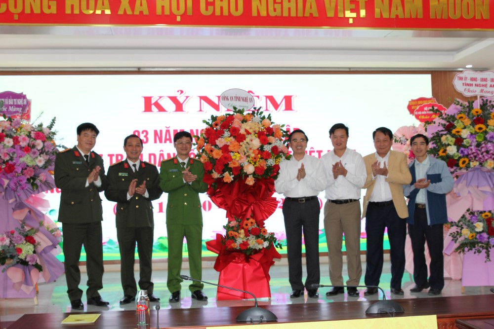 Công an tỉnh Nghệ An chúc mừng 93 năm Ngày truyền thống MTTQ Việt Nam