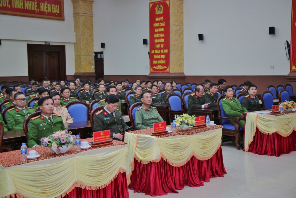 Các đại biểu tham dự buổi lễ