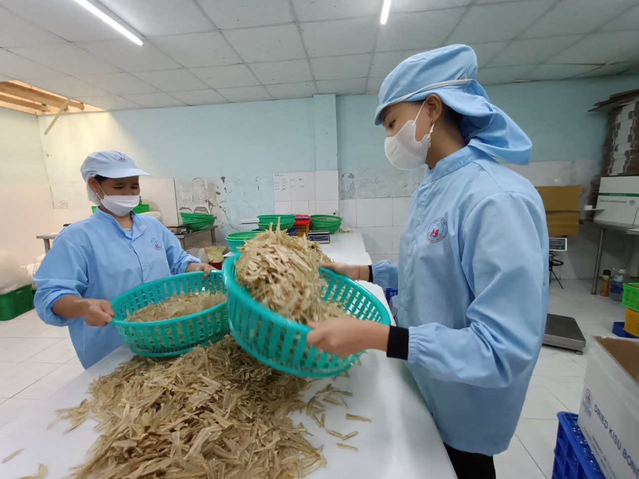 Xương cá đục sấy khô của Công ty Tứ Hải là một trong những sản phẩm độc đáo, được ưa chuộng  ở các nhà hàng Nhật Bản.