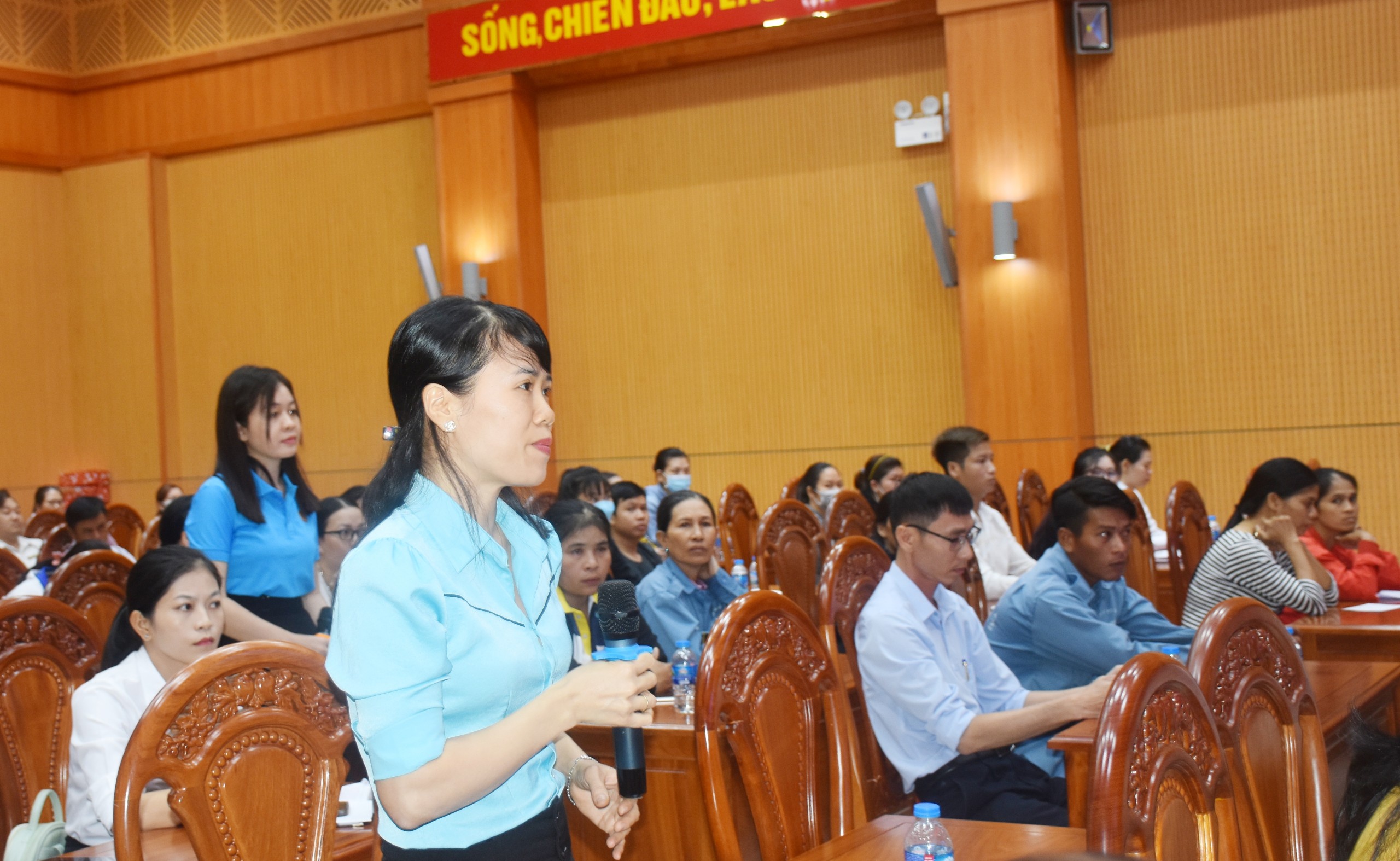 Cô Phạm Thị Luyến, Trường MN Long Xuyên kiến nghị cần chế độ quan tâm cho giáo viên.