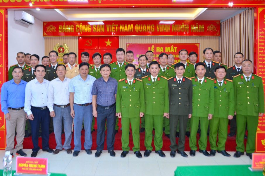Các đại biểu tham dự chụp ảnh lưu niệm