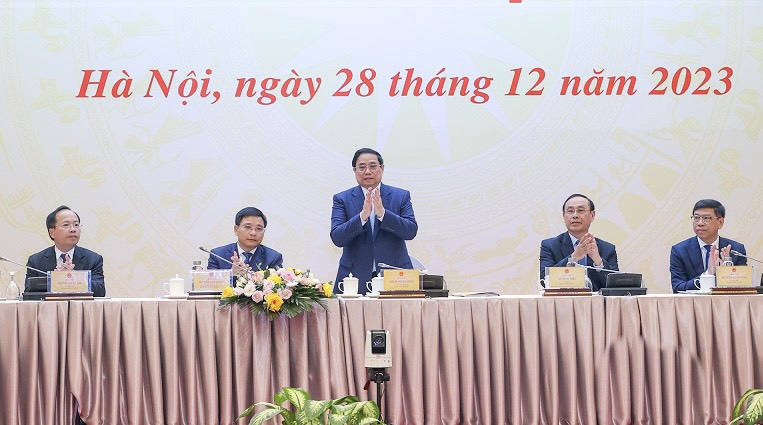 Thủ tướng Chính phủ Phạm Minh Chính tại Hội nghị trực tuyến tổng kết năm 2023 và triển khai kế hoạch năm 2024 của ngành GT-VT vào sáng ngày 28/12