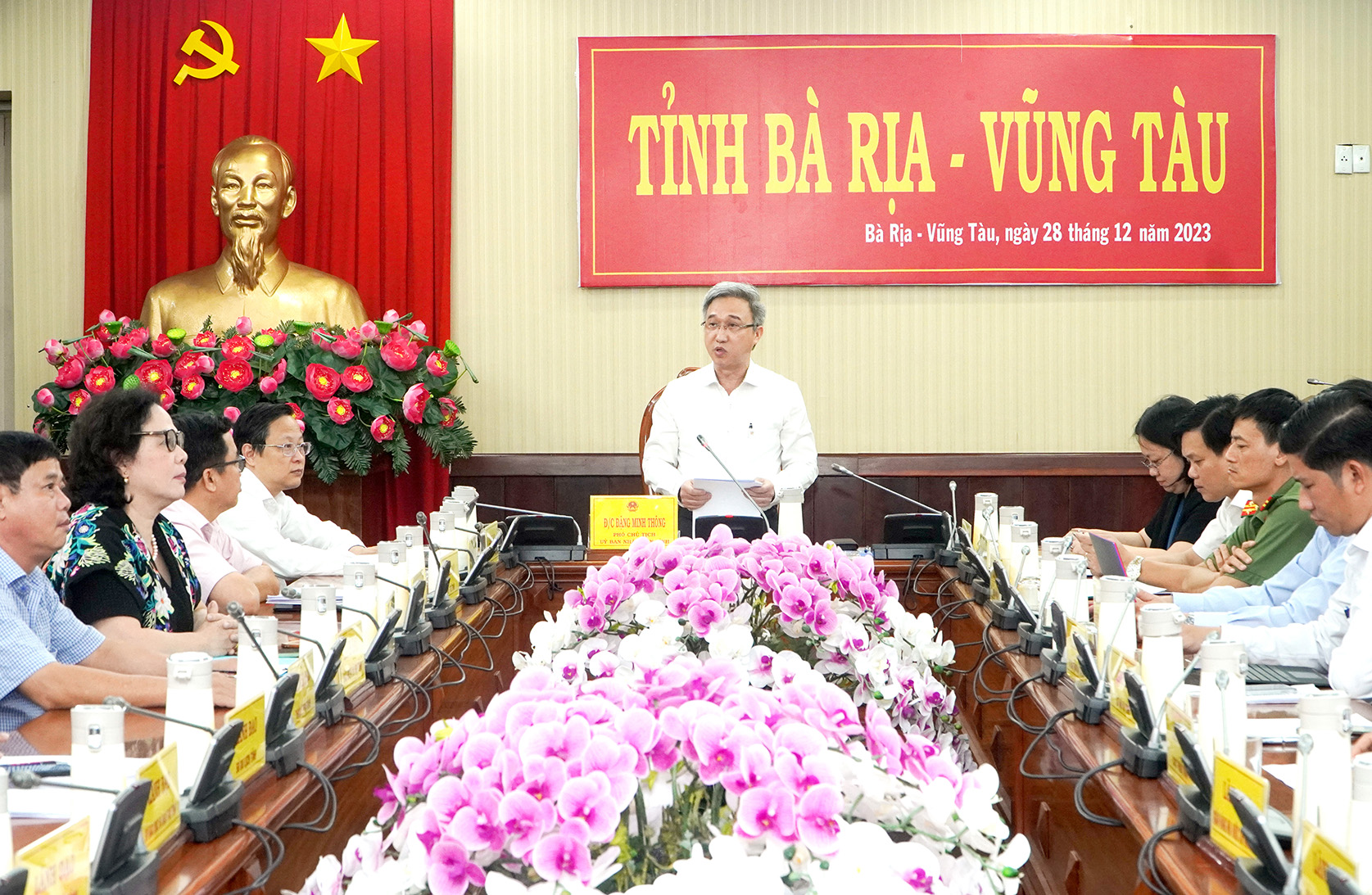 Ông Đặng Minh Thông, Phó Chủ tịch UBND tỉnh tham luận tại phiên họp.