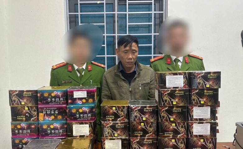 Đối tượng Phan Văn Dũng cùng số tang vật