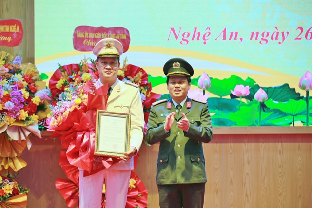 Công bố quyết định bổ nhiệm Phó Giám đốc Công an tỉnh Nghệ An