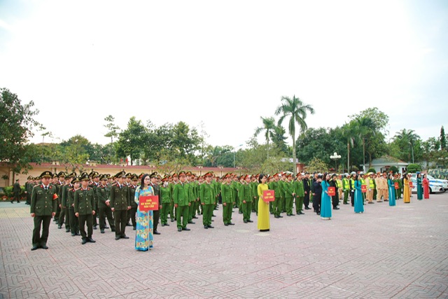 Các đại biểu tham dự buổi lễ