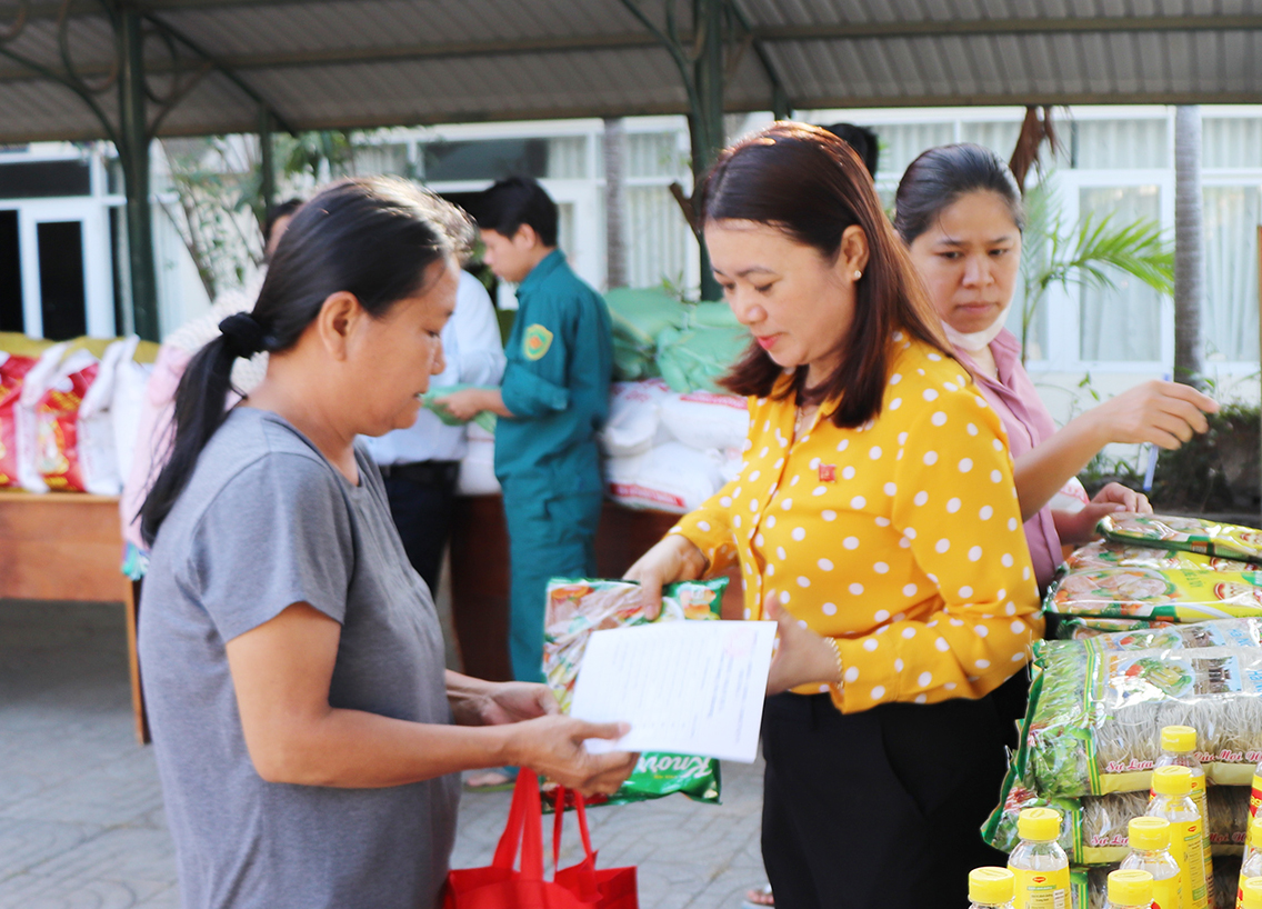 Chợ 0 đồng (phường 1, TP.Vũng Tàu) mang Tết đến với 100 hộ nghèo, hộ đặc biệt khó khăn.