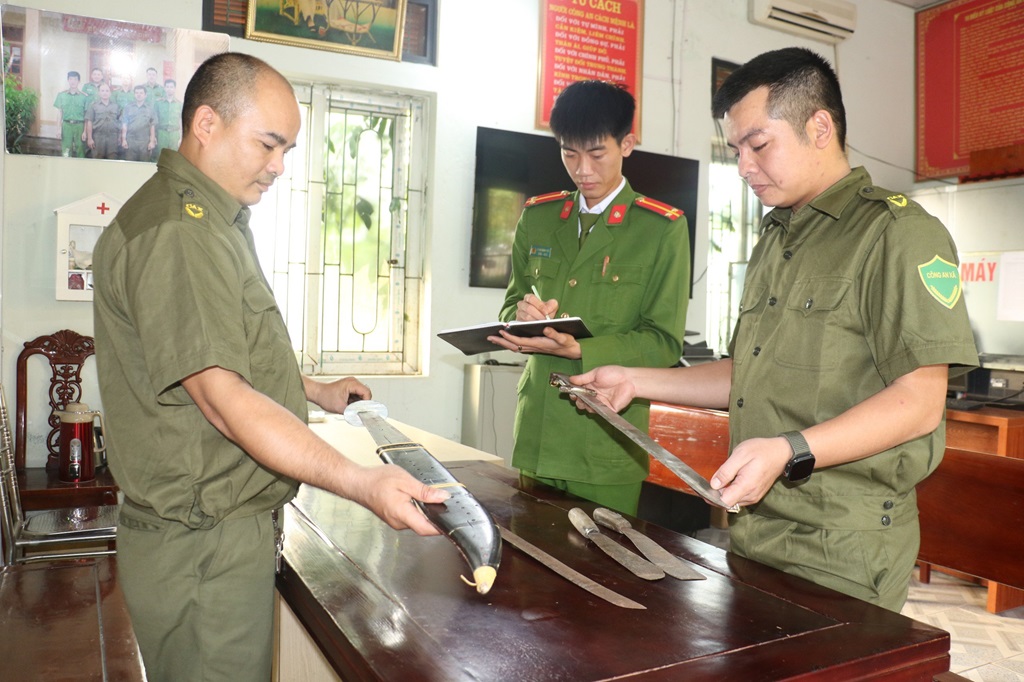 Đối với anh Nguyễn Phạm Tú thì công việc công an bán chuyên trách đã được anh coi là nghiệp từ khi chọn