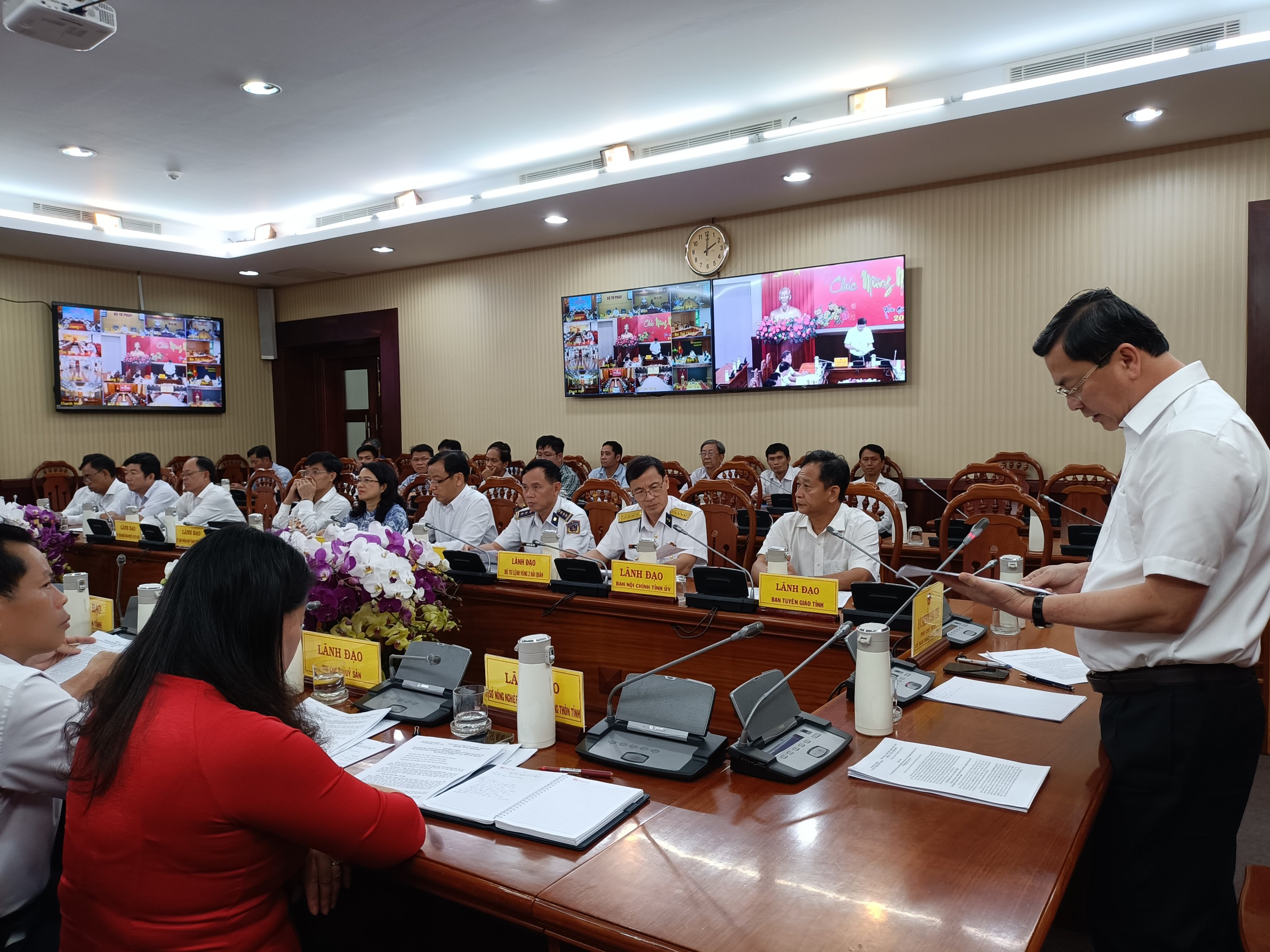Đồng chí Nguyễn Công Vinh, Phó Chủ tịch UBND tỉnh Bà Rịa - Vũng Tàu phát biểu tại cuộc họp