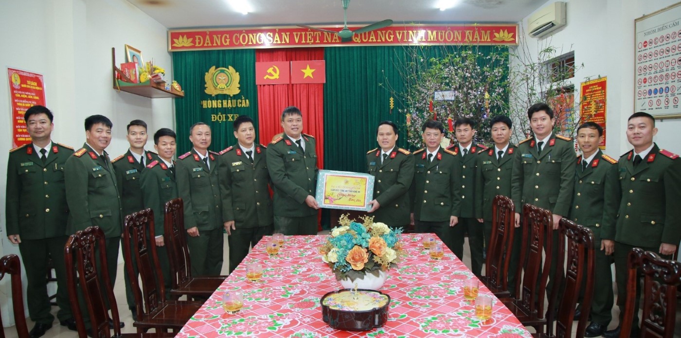 Đoàn công tác kiểm tra, chúc Tết Đội xe (Phòng Hậu cần)