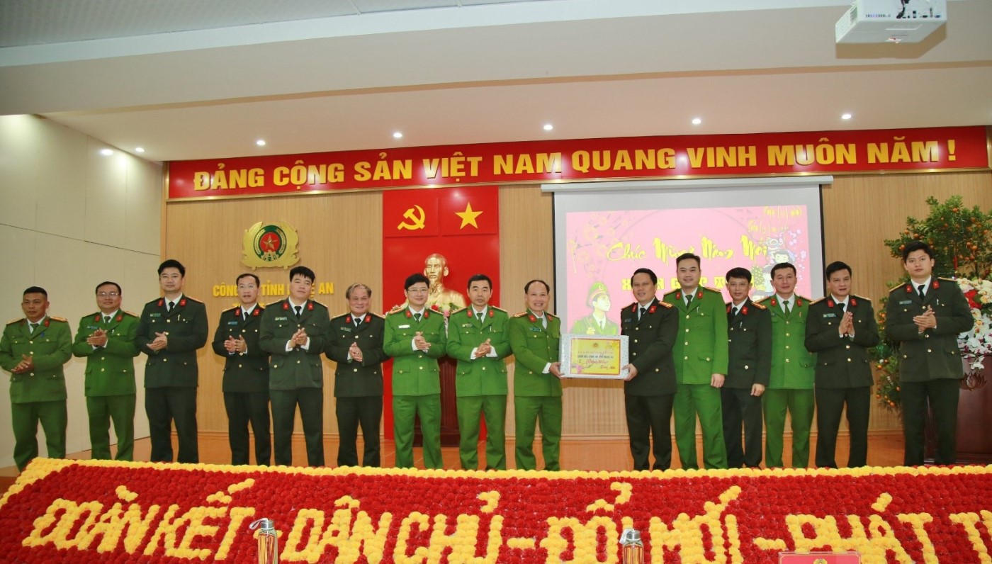 Đoàn công tác kiểm tra, chúc Tết Trại tạm giam Công an tỉnh