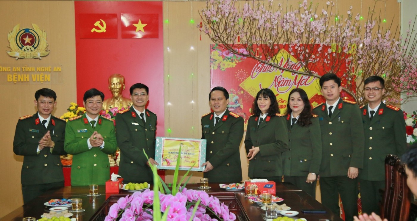 Đoàn công tác đến kiểm tra, chúc Tết Bệnh viện Công an tỉnh