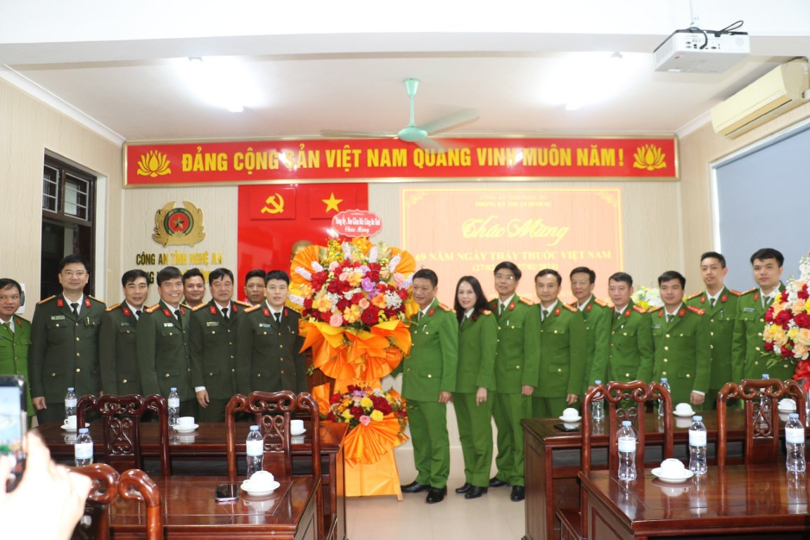 Chúc mừng bộ phận pháp y thuộc Phòng Kỹ thuật hình sự Công an Nghệ An