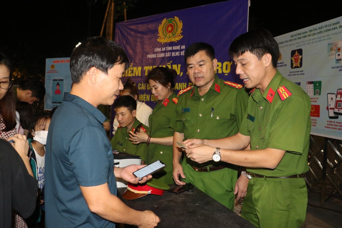 Công an Nghệ An quyết tâm “phủ xanh” tài khoản định danh điện tử