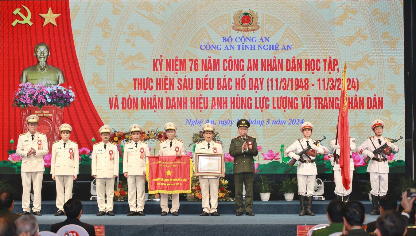 Trọng thể tổ chức kỷ niệm 76 năm CAND học tập, thực hiện 6 điều Bác Hồ dạy và đón nhận danh hiệu Anh hùng LLVT nhân dân