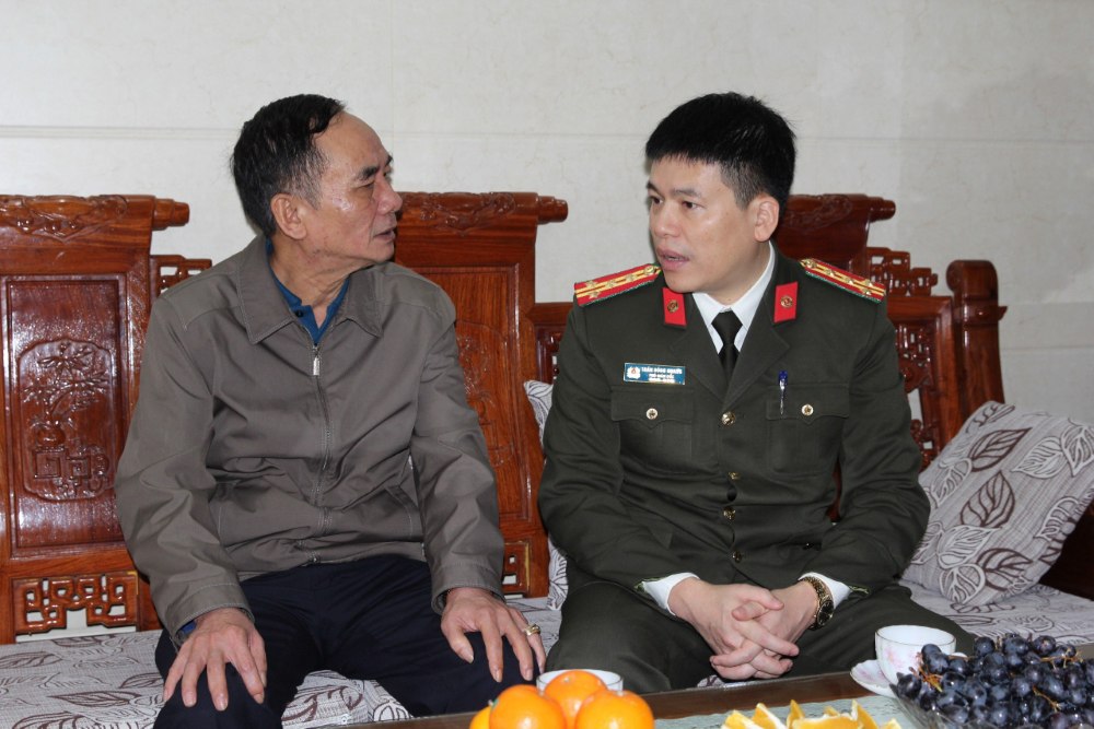 Đồng chí Đại tá Trần Hồng Quang, Phó Giám đốc Công an tỉnh tưởng nhớ các đồng chí nguyên Giám đốc, Phó Giám đốc Công an tỉnh