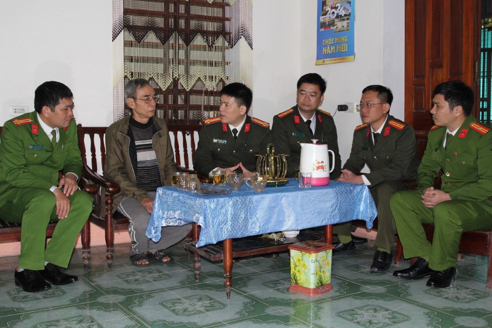 Đồng chí Đại tá Trần Hồng Quang, Phó Giám đốc Công an tỉnh tưởng nhớ các đồng chí nguyên Giám đốc, Phó Giám đốc Công an tỉnh