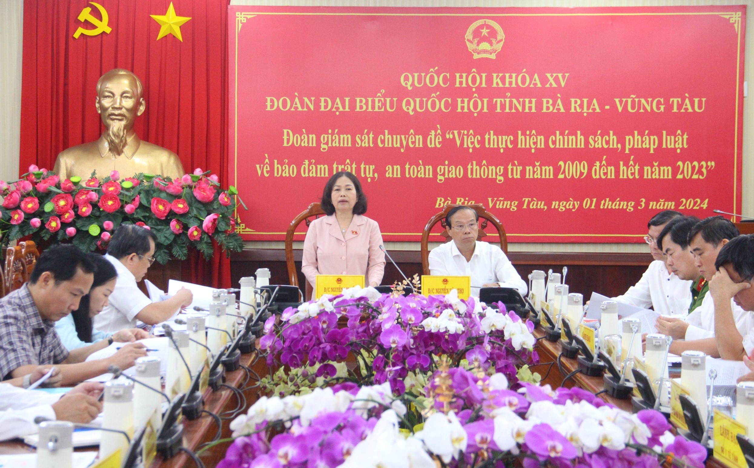 Bà Nguyễn Thị Yến, Phó Bí thư Thường trực Tỉnh ủy, Trưởng Đoàn ĐBQH tỉnh, chủ trì buổi giám sát.