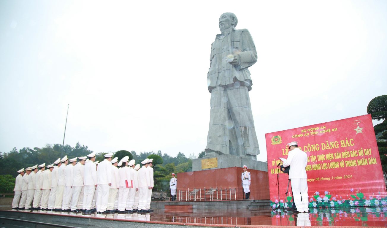 Đoàn đại biểu nguyện sẽ tiếp tục học tập, làm theo tư tưởng, đạo đức, phong cách của Người; mang hết tâm sức, trí tuệ phụng sự Tổ quốc, phục vụ Nhân dân
