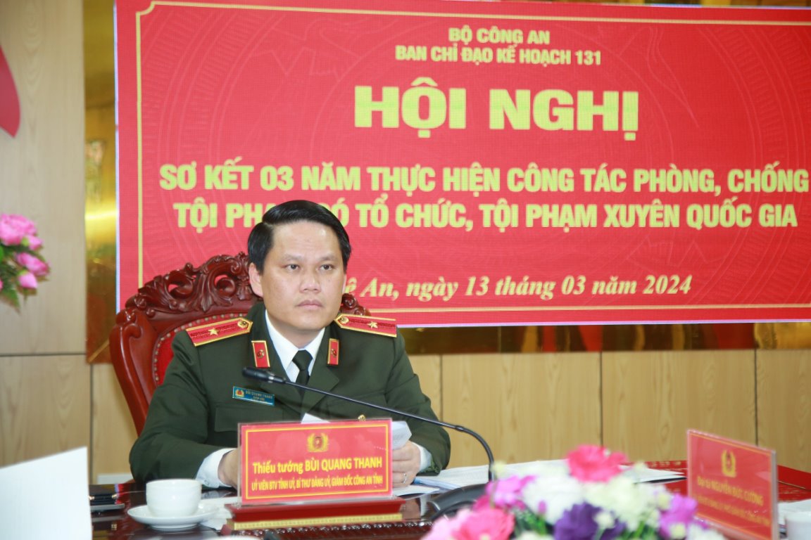 Đồng chí Thiếu tướng Bùi Quang Thanh, Ủy viên Ban Thường vụ Tỉnh ủy, Giám đốc Công an tỉnh chủ trì tại điểm cầu Công an Nghệ An