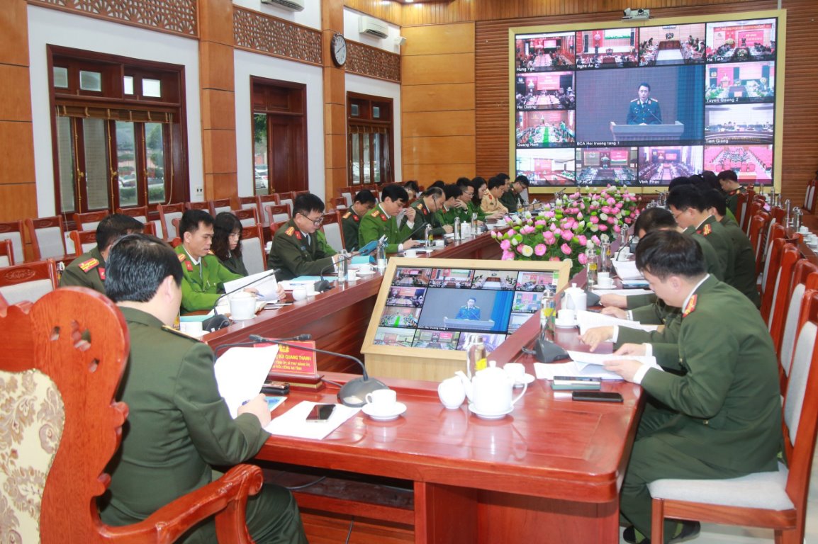 Hội nghị chuyên đề về xây dựng pháp luật năm 2024 theo hình thức trực tuyến đến Công an các địa phương. 