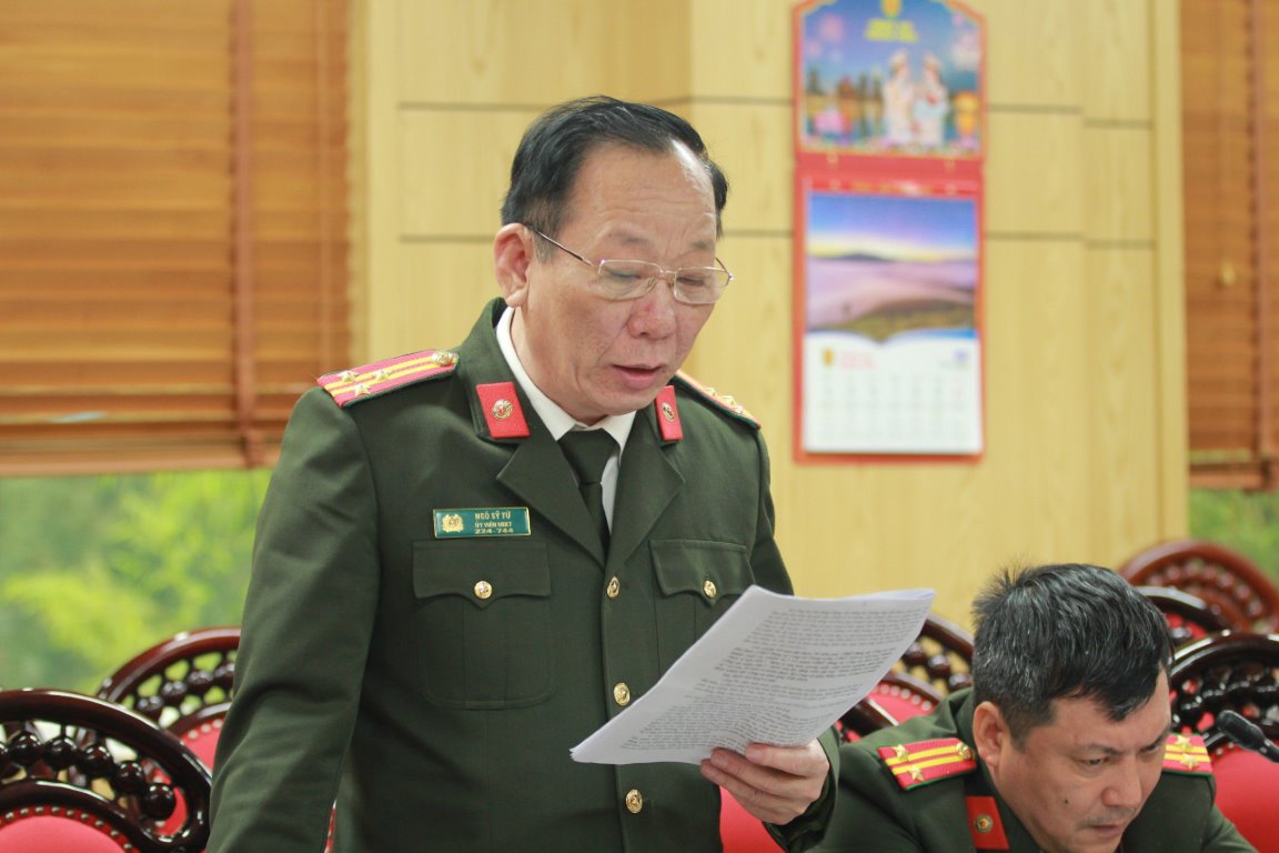 Lãnh đạo, cán bộ chủ chốt đơn vị trình bày ý kiến tại buổi làm việc