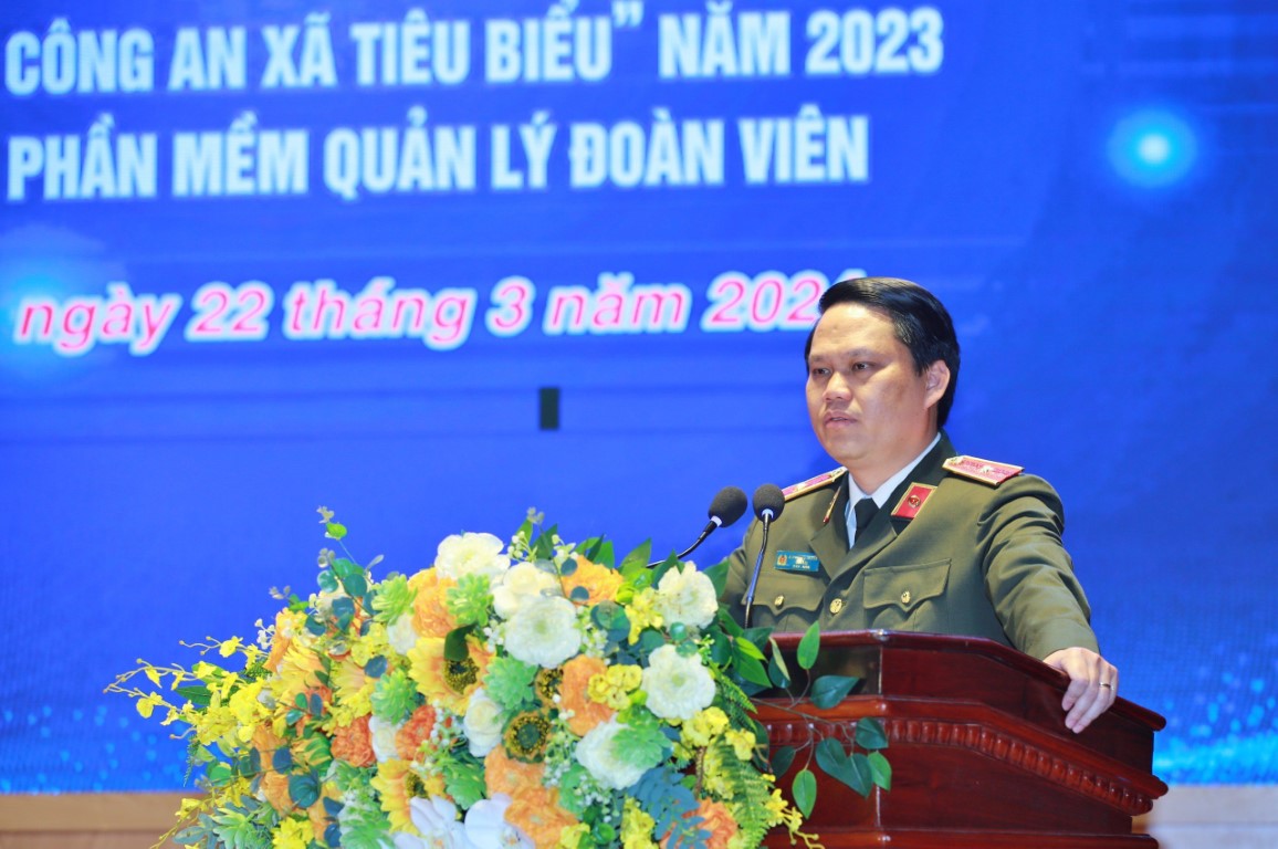 Đồng chí Thiếu tướng Bùi Quang Thanh - Ủy viên Ban Thường vụ Tỉnh ủy, Bí thư Đảng ủy, Giám đốc Công an tỉnh phát biểu tại buổi toạ đàm
