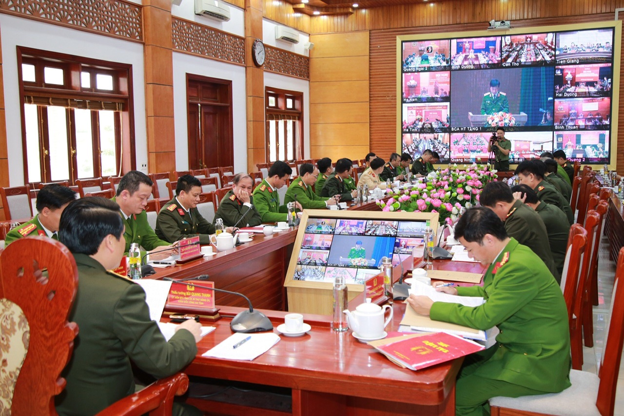 Tại điểm cầu Công an Nghệ An