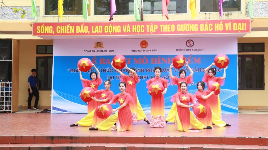 Các tiết mục văn nghệ chào mừng