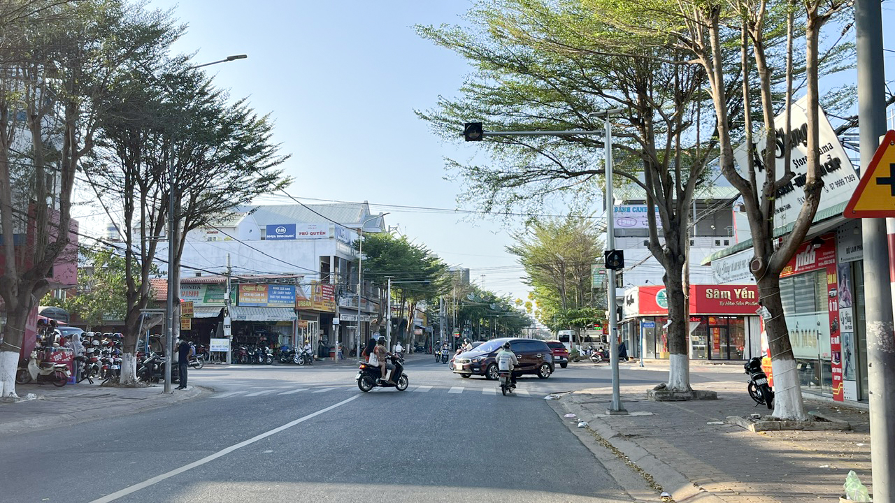 Người dân phản ánh, ngã tư đường Huỳnh Minh Thạnh - Điện Biên Phủ thuộc thị trấn Phước Bửu,  huyện Xuyên Mộc thường xuyên xảy ra va chạm giao thông.