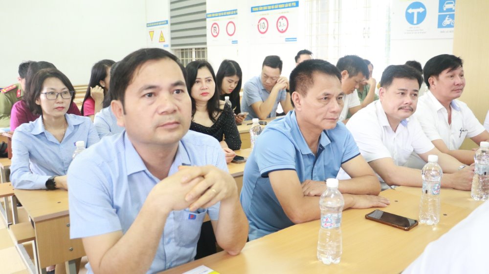 Các đại biểu tham dự       