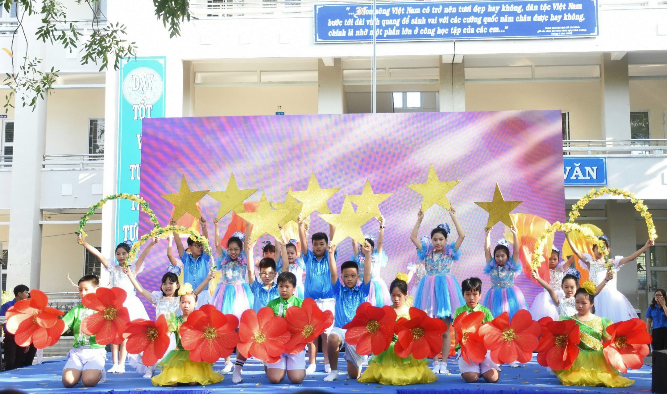 Một tiết mục văn nghệ về Đội TNTP Hồ Chí Minh được thiếu nhi trình diễn tại ngày hội.