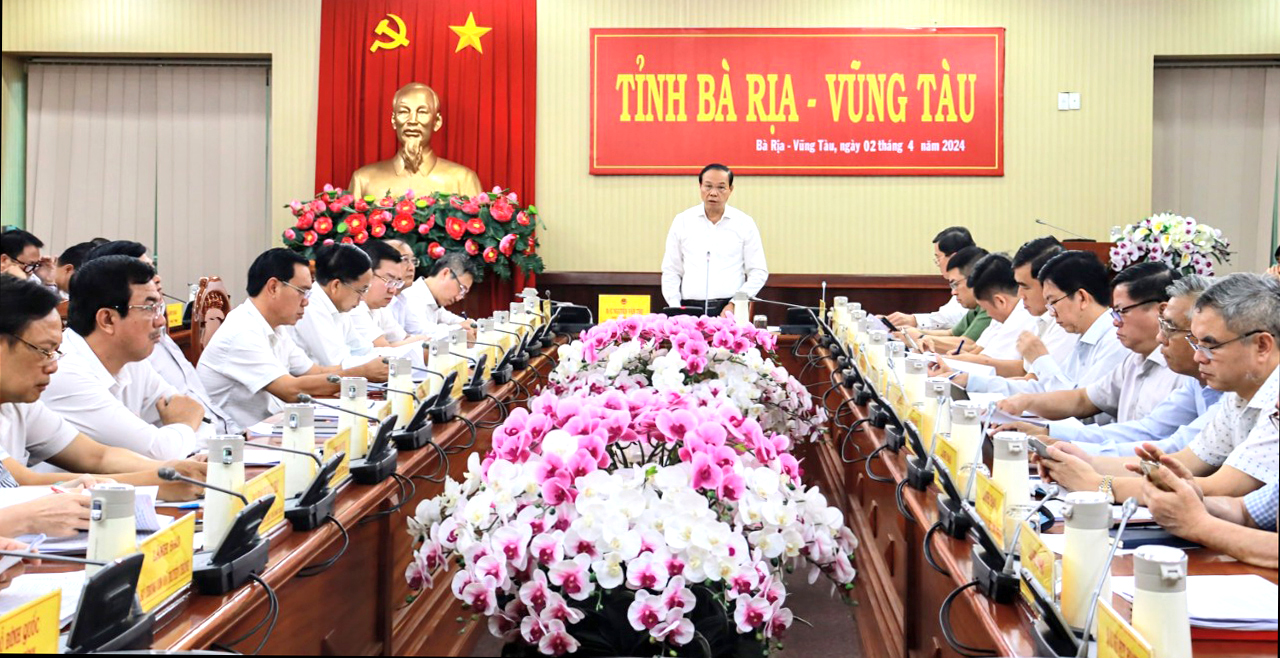Ông Nguyễn Văn Thọ, Chủ tịch UBND tỉnh phát biểu chỉ đạo tại cuộc họp.