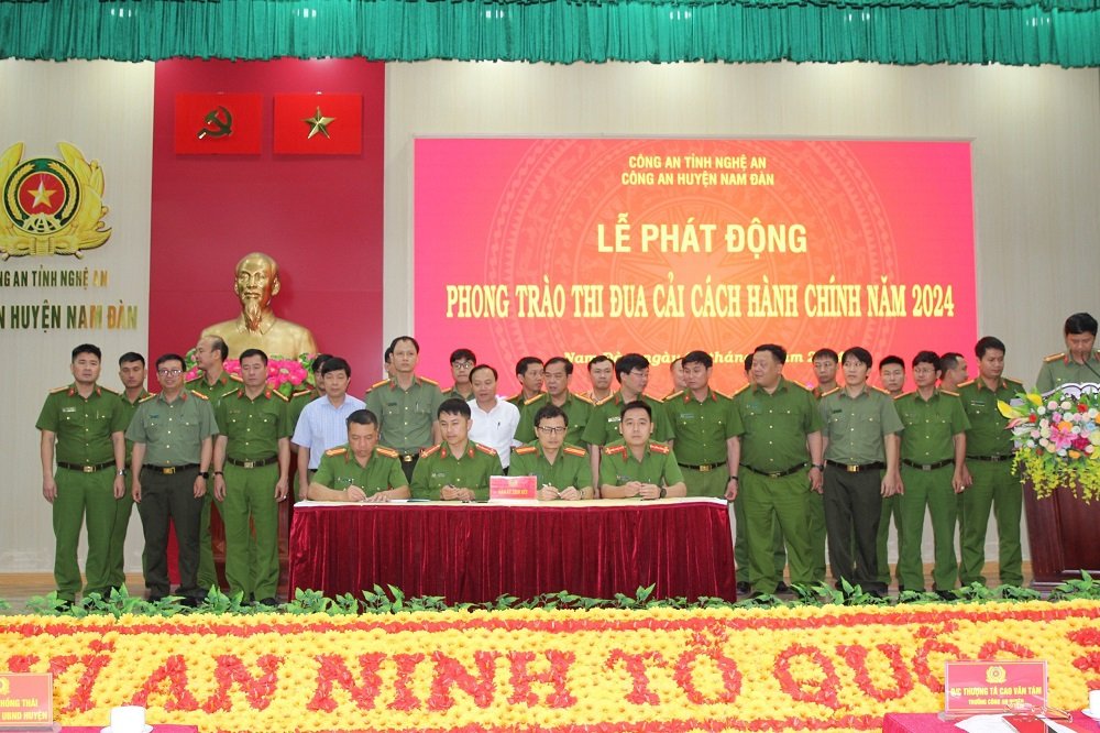 Ký giao ước thi đua 