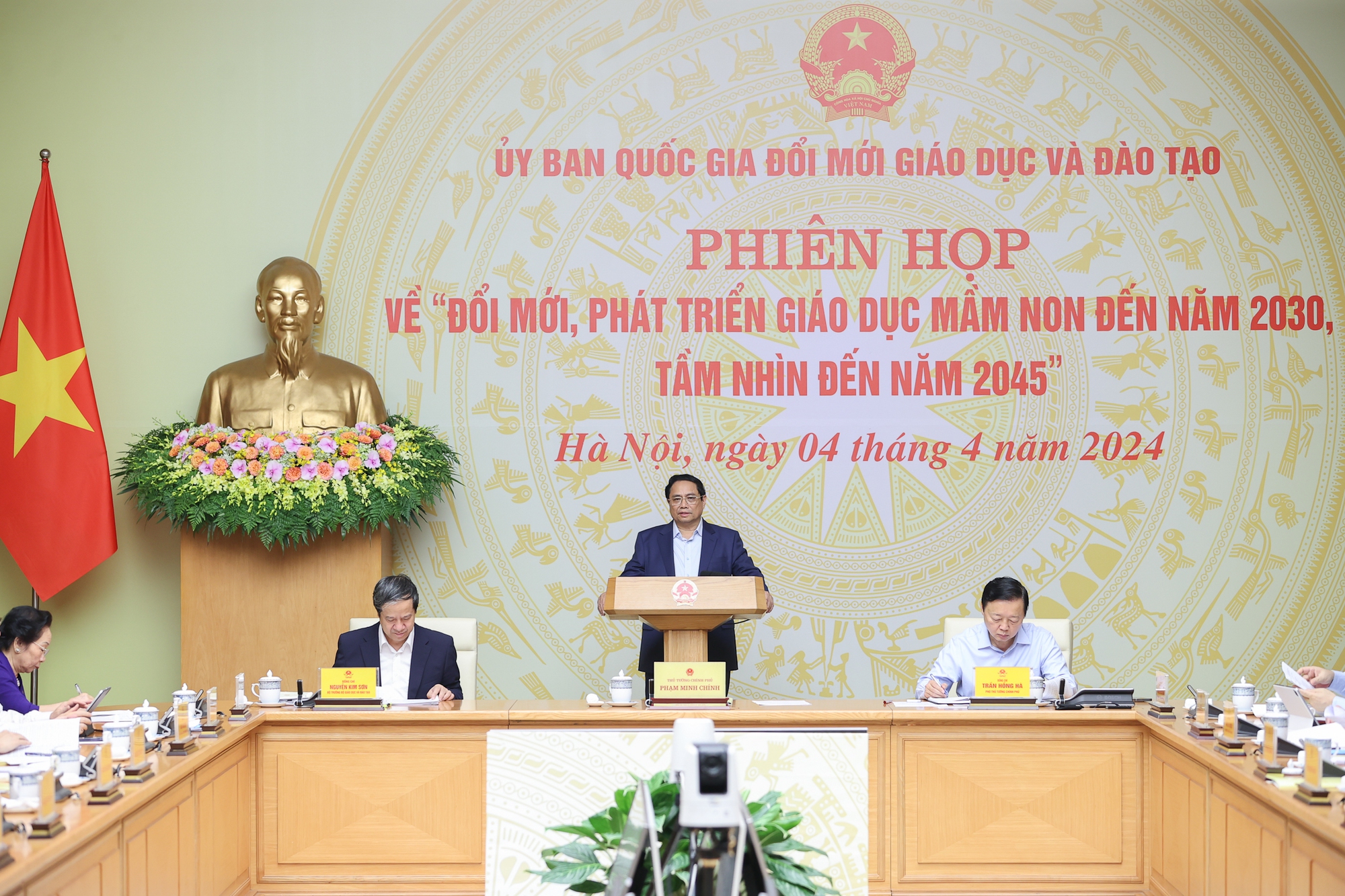 Thủ tướng Phạm Minh Chính chỉ rõ, giáo dục mầm non có vai trò đặc biệt quan trọng trong hệ thống giáo dục quốc dân, trong chiến lược phát triển nguồn nhân lực, con người Việt Nam.