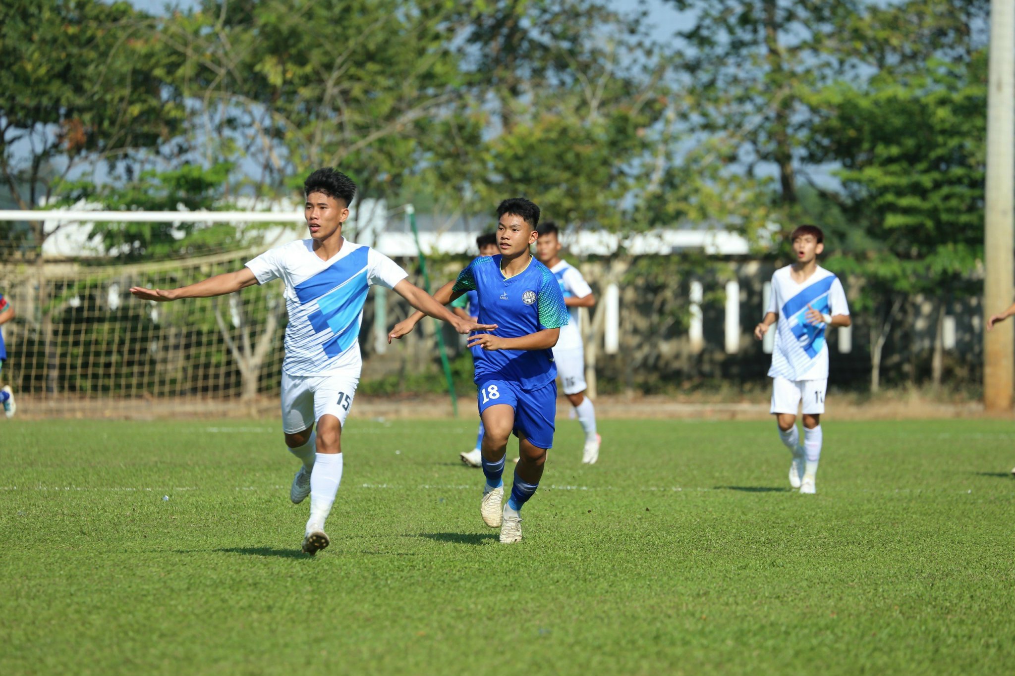 Cầu thủ Nguyễn Lê Quang Khôi, con trai của cựu danh thủ Nguyễn Quang Hải được triệu tập vào đội tuyển U17 Việt Nam.
