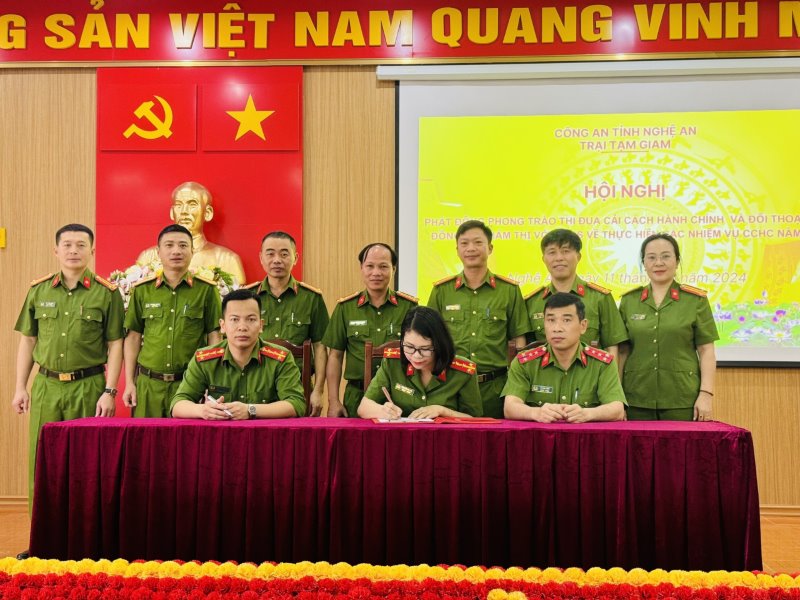 Ký cam kết thực hiện phong trào thi đua CCHC năm 2024
